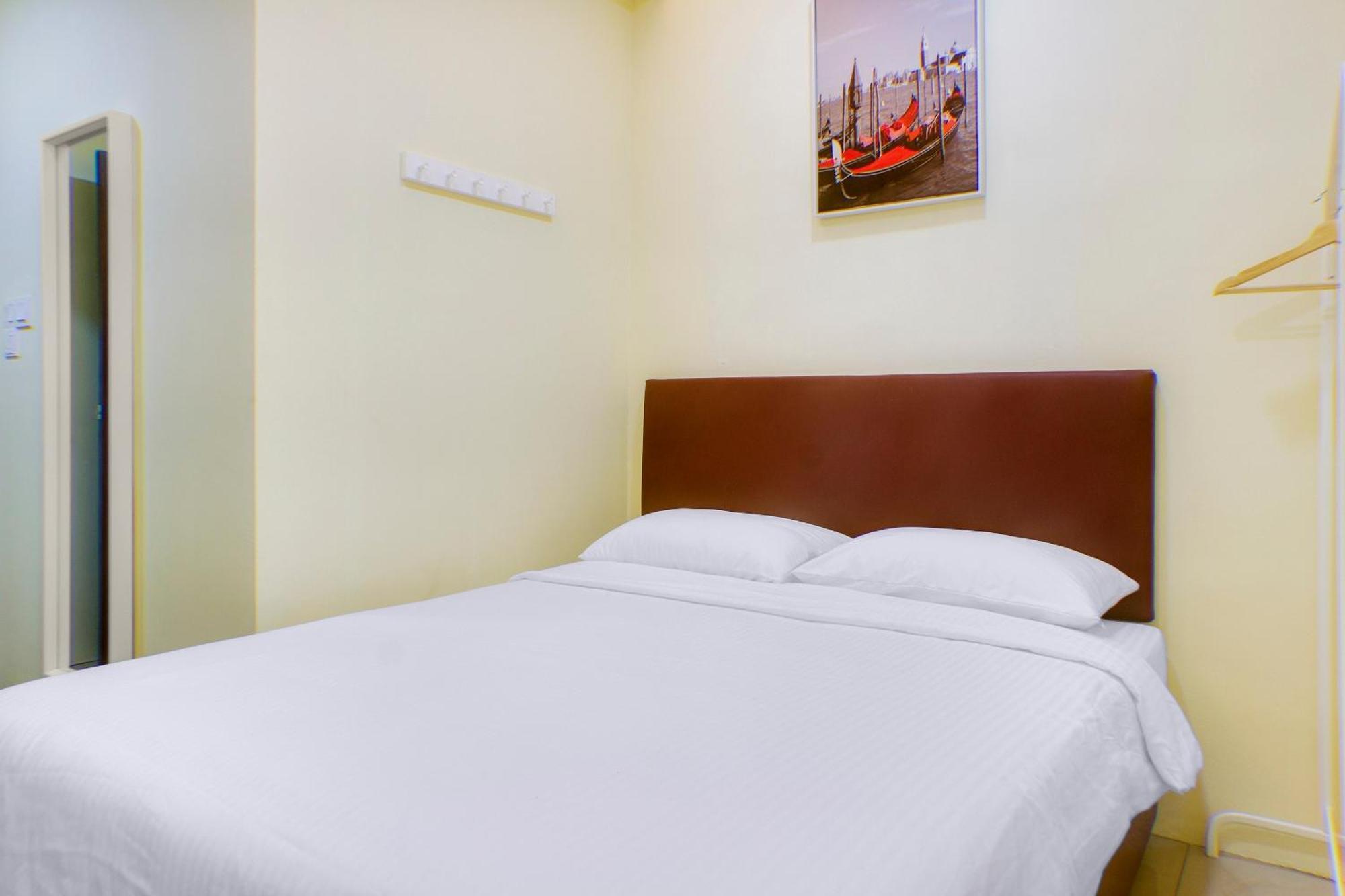 Oyo 90090 Roselyn Inn 2 Пасир-Гуданг Экстерьер фото